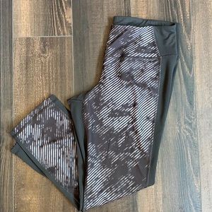 Old Navy Gray Cropped Leggings